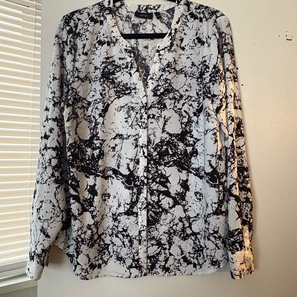 Apt. 9 Black and White Long Sleeve Button Down Shirt